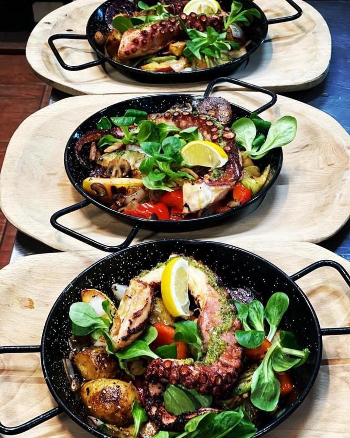 Restauracja I Noclegi Izba Rybacka W Krainie Wygaslych Wulkanow Podgorki Esterno foto