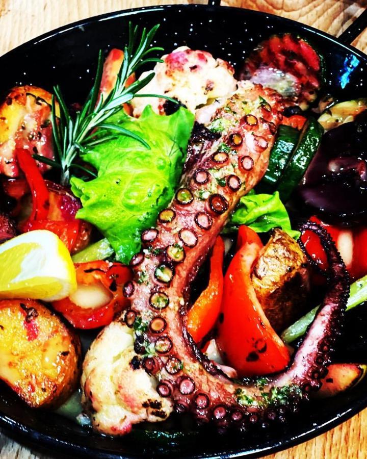 Restauracja I Noclegi Izba Rybacka W Krainie Wygaslych Wulkanow Podgorki Esterno foto