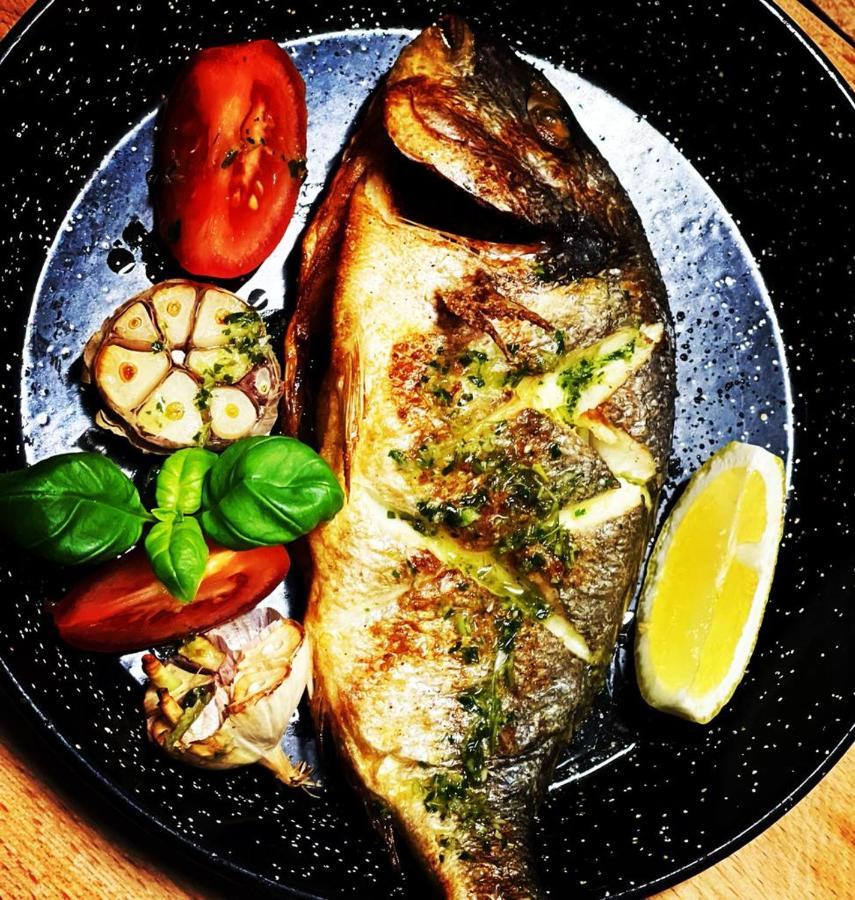 Restauracja I Noclegi Izba Rybacka W Krainie Wygaslych Wulkanow Podgorki Esterno foto