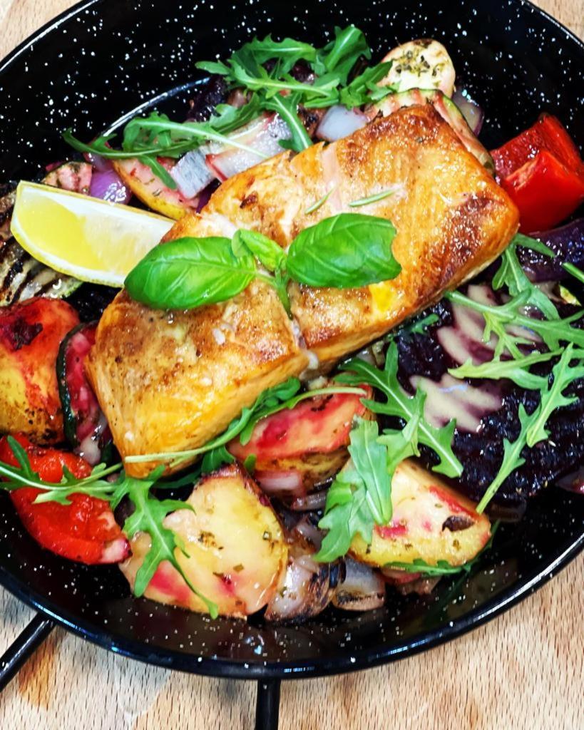 Restauracja I Noclegi Izba Rybacka W Krainie Wygaslych Wulkanow Podgorki Esterno foto
